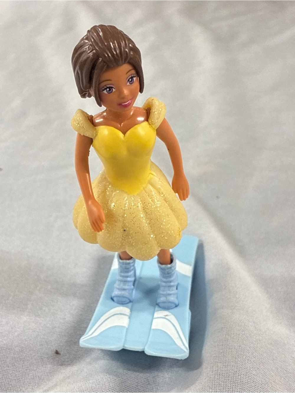 Girl Toy Yellow Dress Skiing  Mattel Polly Pocket